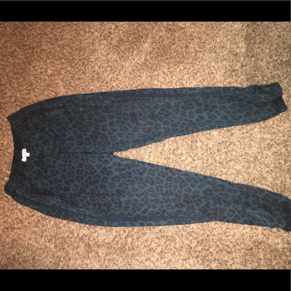On the Road Joggers size S, Jaguar print